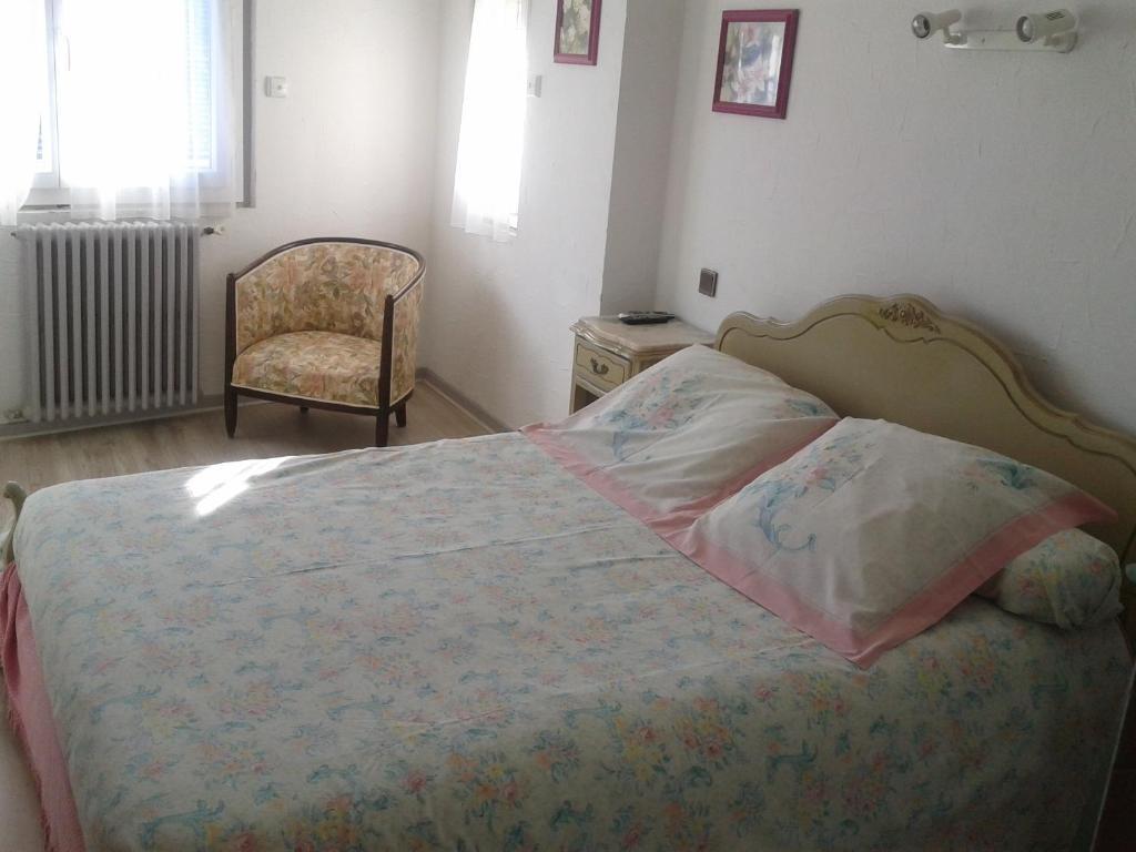 L' Auberge Campagnarde, Lourdes Poueyferre Ruang foto